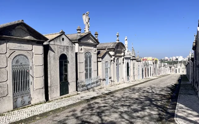 Fotografia de Cemitério do Alto de São João